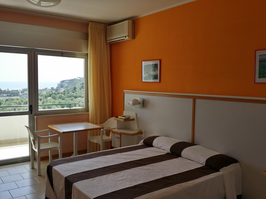 Centro Di Soggiorno Il Belvedere Vieste Chambre photo